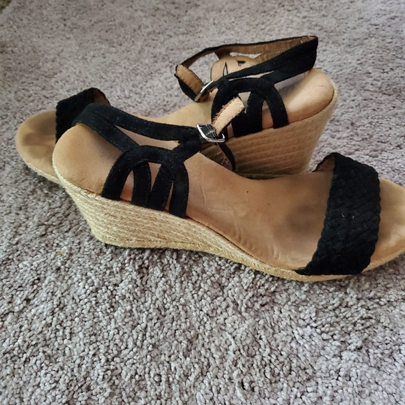 Soft Strap Wedges - Picture 4 of 5